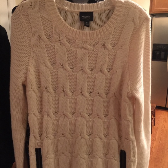 NICOLE MILLER Ivory Sweater size Medium - Picture 2 of 6